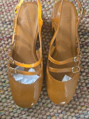 Sezane Paula Babies in patent ochre sz 37